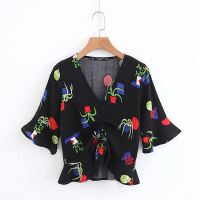 Modern női blúz három színben virágmotívumokkal és V-nyakkal