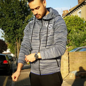 Férfi sportpulóver két színben hímzéssel