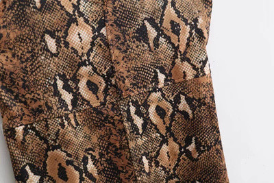 Stílusos női ruha vastag pántokkal és állatmintával