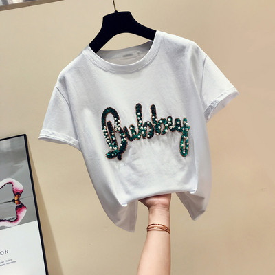 Modern női póló fehér és rózsaszín díszítéssel