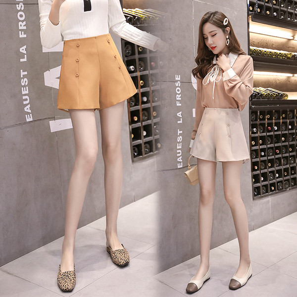 Stílusos női rövidnadrág három színben