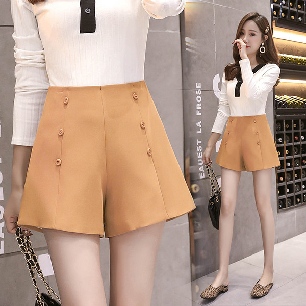 Stílusos női rövidnadrág három színben