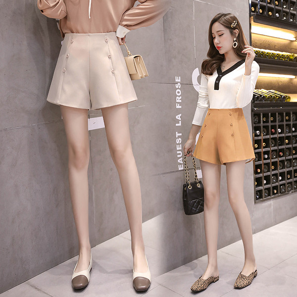 Stílusos női rövidnadrág három színben