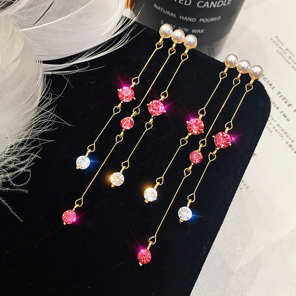 Hosszú női fülbevaló kövekkel és gyöngyökkel