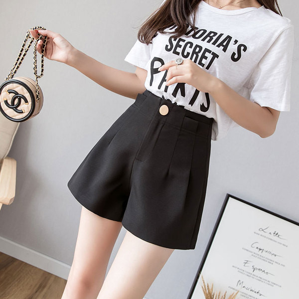 Női rövidnadrág fehér és fekete színben