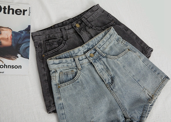 Stílusos női rövidnadrág kék és fekete színben