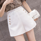 Női rövidnadrág három színben, fém díszítéssel