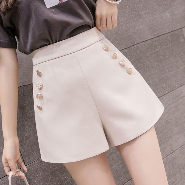 Női rövidnadrág három színben, fém díszítéssel