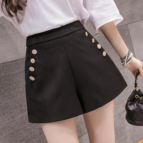 Női rövidnadrág három színben, fém díszítéssel