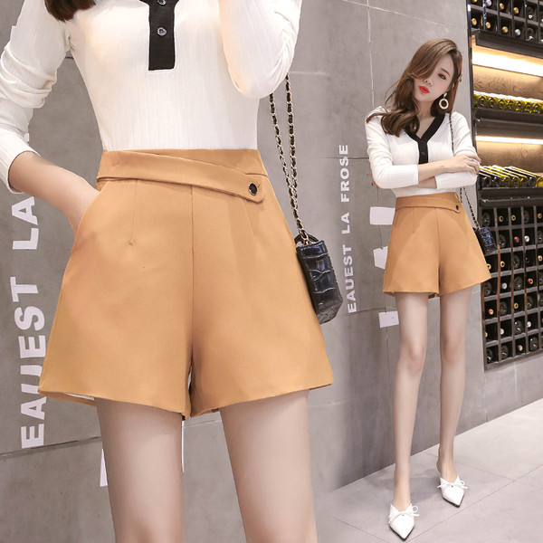 Elegáns rövidnadrág cipzárral több színben