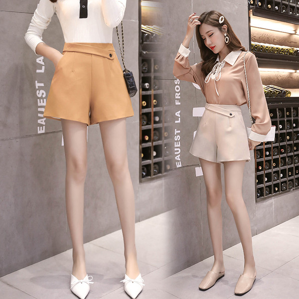 Elegáns rövidnadrág cipzárral több színben