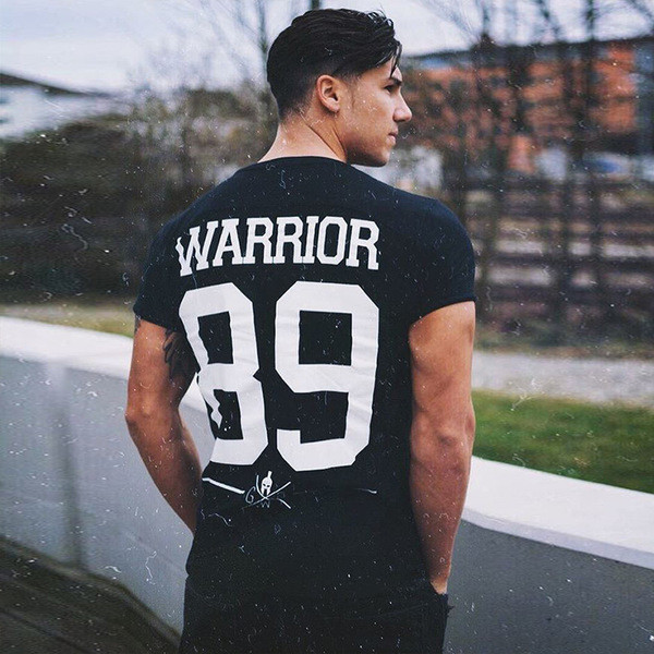 Modern férfi póló fekete és zöld színben, rátéttel