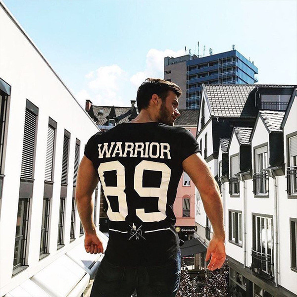 Modern férfi póló fekete és zöld színben, rátéttel