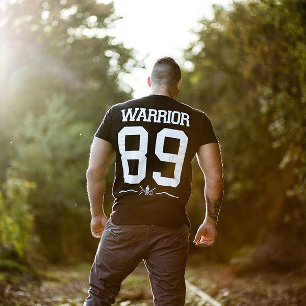 Modern férfi póló fekete és zöld színben, rátéttel