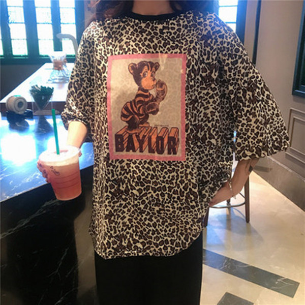 Γυναικείο μπλουζάκι με λεοπάρδαλη πριντ 