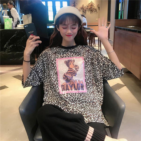 Γυναικείο μπλουζάκι με λεοπάρδαλη πριντ 