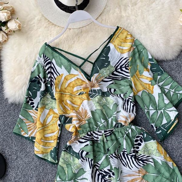 Női alkalmi kombinét V-nyakú és rövid ujjú