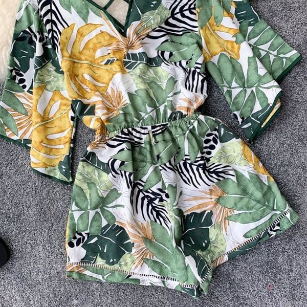 Női alkalmi kombinét V-nyakú és rövid ujjú