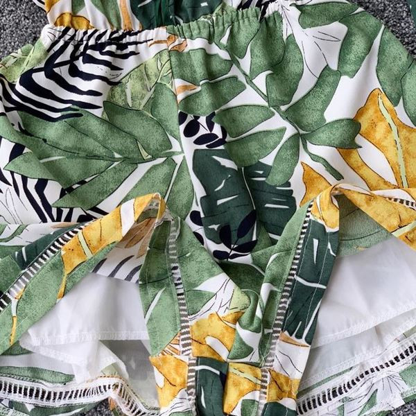 Női alkalmi kombinét V-nyakú és rövid ujjú