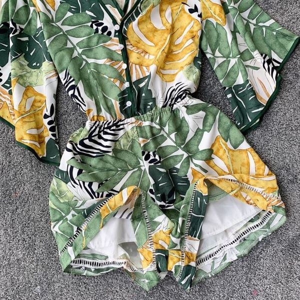 Női alkalmi kombinét V-nyakú és rövid ujjú