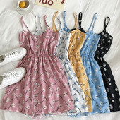 Hétköznapi női overall vékony pántokkal, virágos motívummal