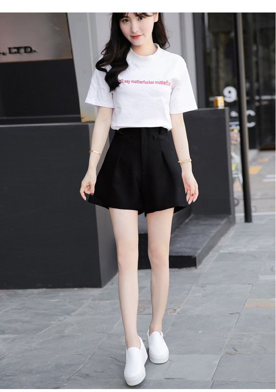 Női rövidnadrág fekete és bézs színben