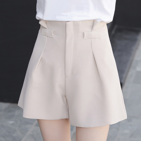 Női rövidnadrág fekete és bézs színben