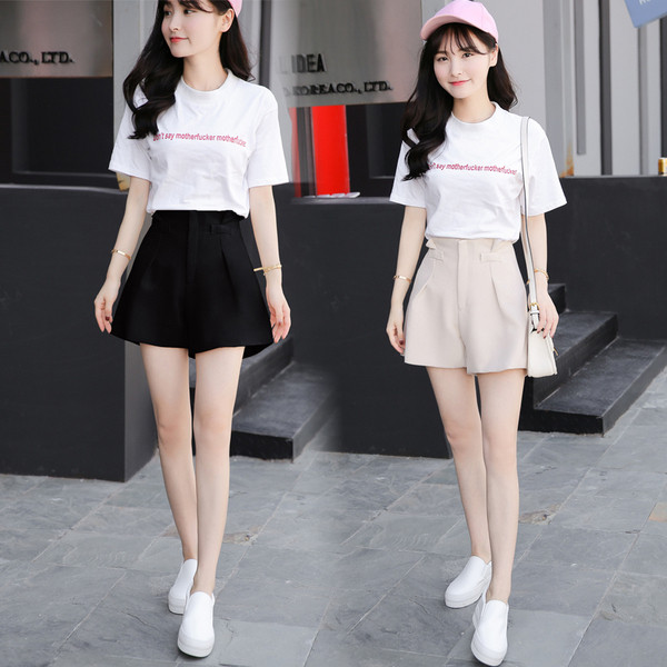 Női rövidnadrág fekete és bézs színben