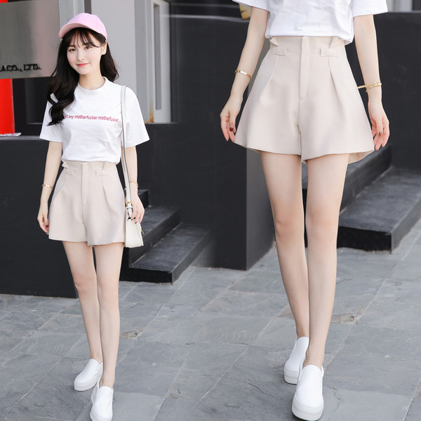 Női rövidnadrág fekete és bézs színben