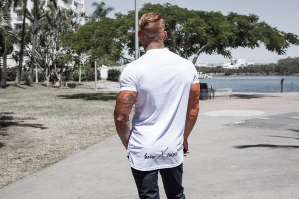 Stílusos férfi póló két színben felirattal