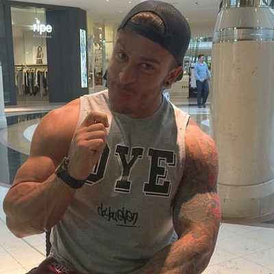 Ανδρικό αθλητικό μπλουζάκι σε τρία χρώματα με επιγραφή