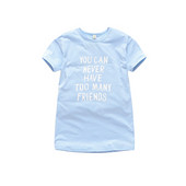 Gyermektunika két színben, különböző felhasználási módokkal