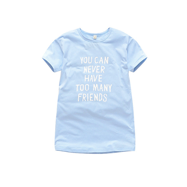 Gyermektunika két színben, különböző felhasználási módokkal