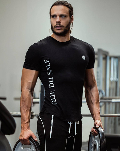 Tricou modern alb-negru cu inscripție