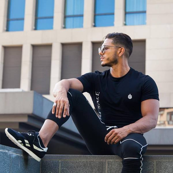 Tricou modern alb-negru cu inscripție