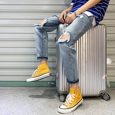 Modern férfi farmer szakadt motívumokkal, kék színben többféle modellel