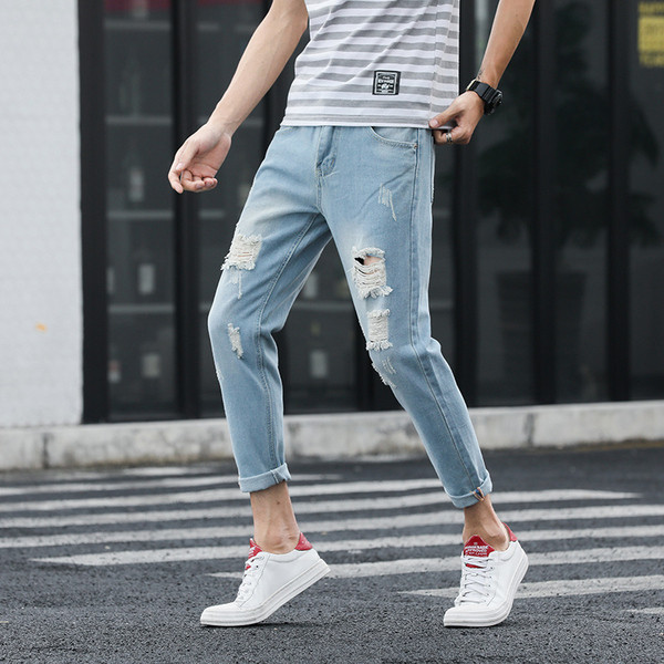 Modern férfi farmer szakadt motívumokkal, kék színben többféle modellel