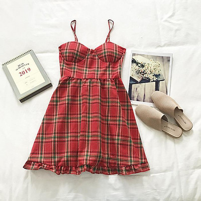 Modern női ruha vékony pántokkal, három színben