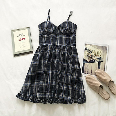 Modern női ruha vékony pántokkal, három színben