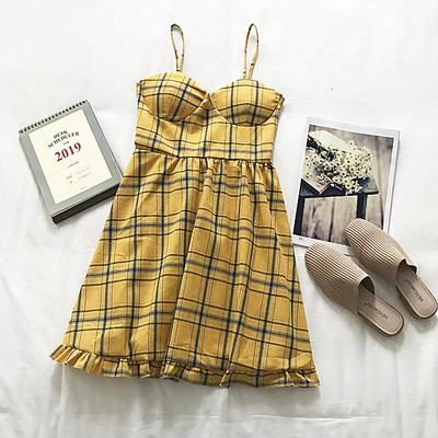 Modern női ruha vékony pántokkal, három színben