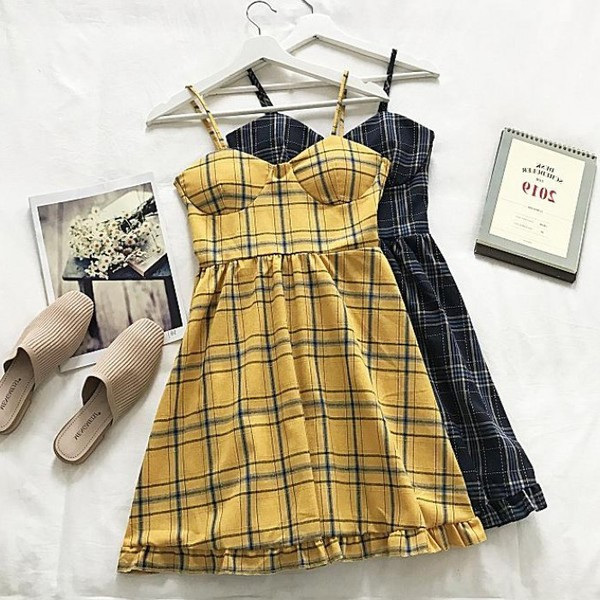 Modern női ruha vékony pántokkal, három színben