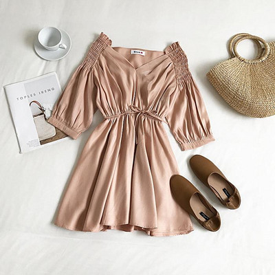 Stílusos női ruha három színben nyakkendővel és V-nyakkal