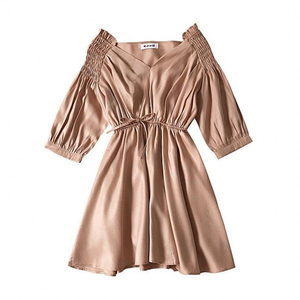 Stílusos női ruha három színben nyakkendővel és V-nyakkal