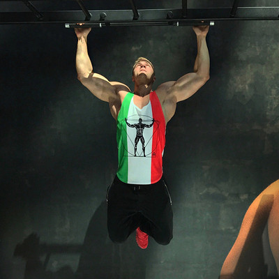 Καθημερινή ανδρική αμάνικι μπλούζα σε διάφορα χρώματα με εφαρμογές