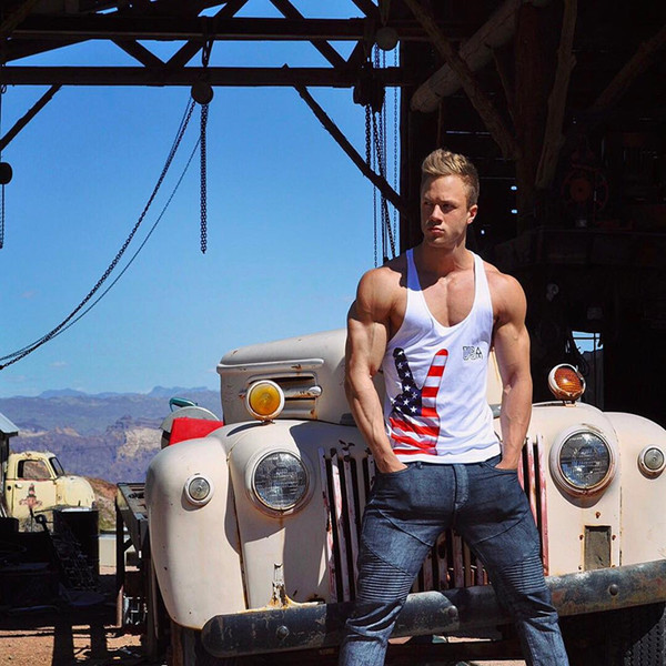 Καθημερινή ανδρική αμάνικι μπλούζα σε διάφορα χρώματα με εφαρμογές