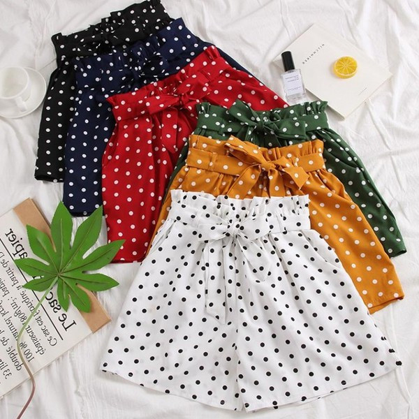 Divatos női rövidnadrág több színben pöttyökben