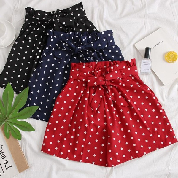 Divatos női rövidnadrág több színben pöttyökben
