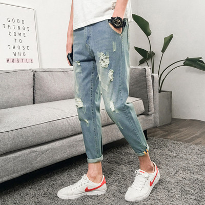 Modern férfi farmer, szakadt motívumokkal