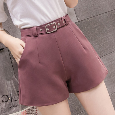 Női rövidnadrág övvel, különböző színekben