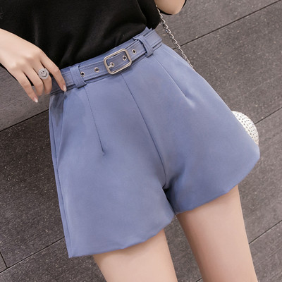 Női rövidnadrág övvel, különböző színekben